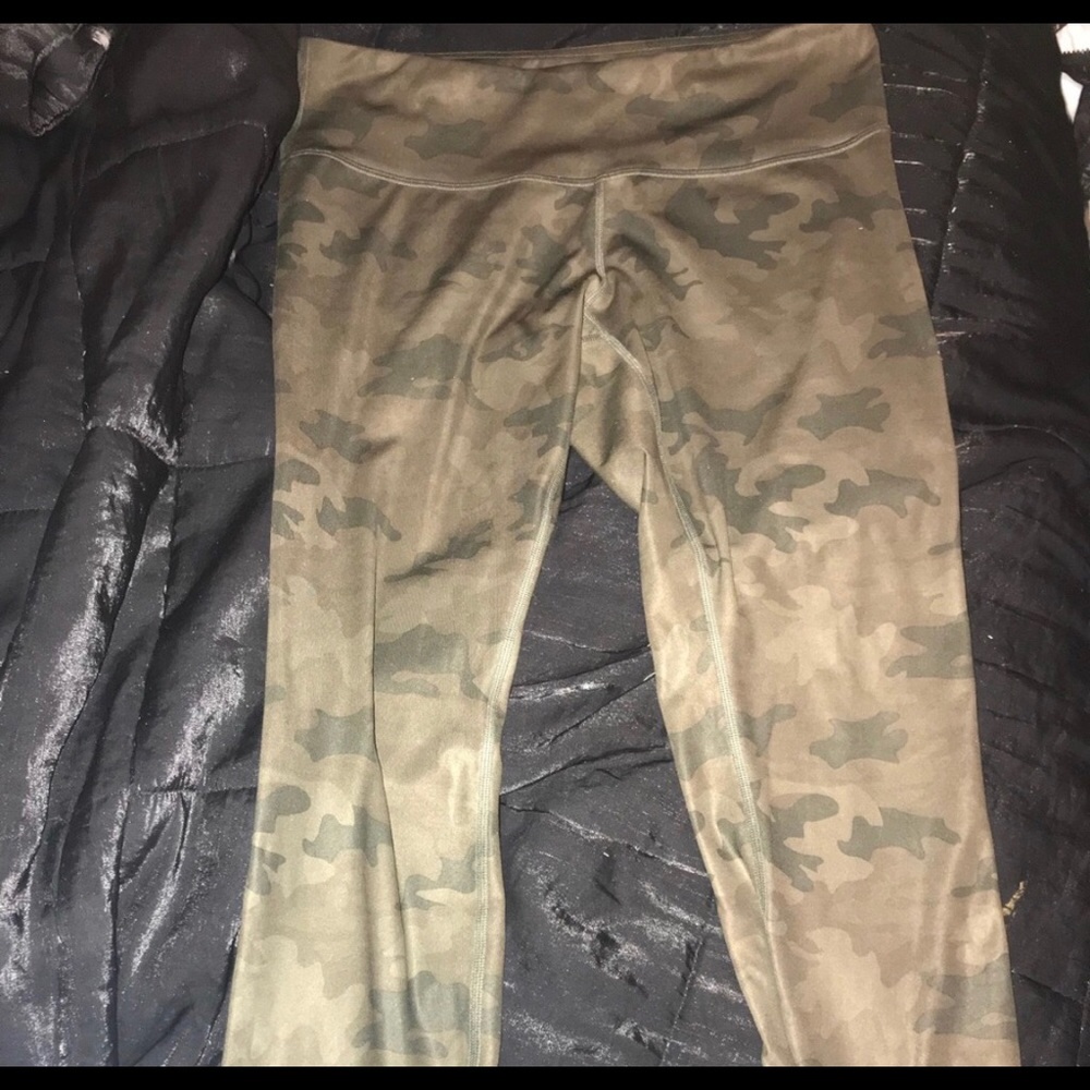 Lululemon Full length Camo Wunder Under size 10